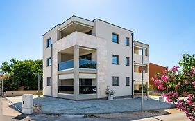 Salt Bloom Apartments Nin